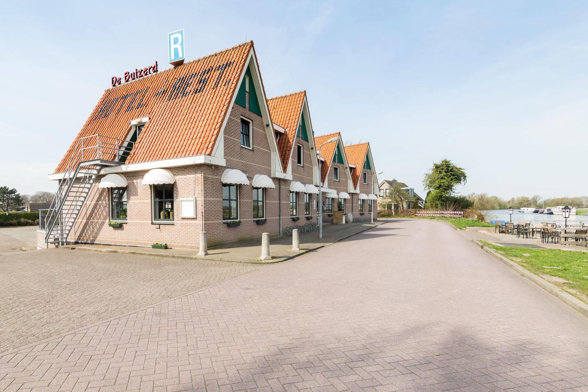 Hotel Restaurant De Buizerd Langedijk Exterior foto