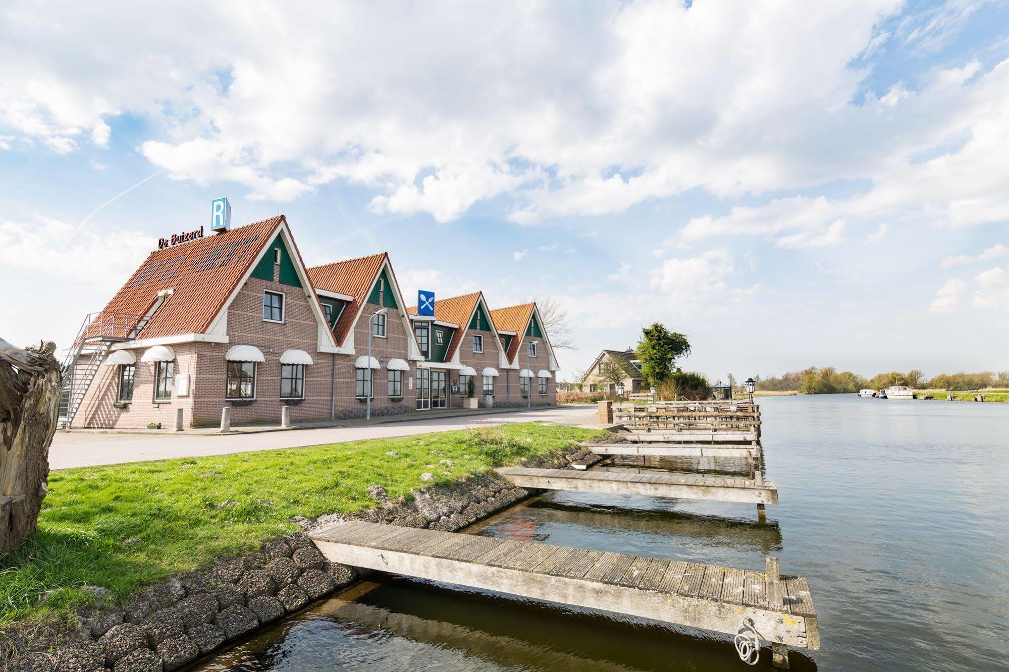 Hotel Restaurant De Buizerd Langedijk Exterior foto